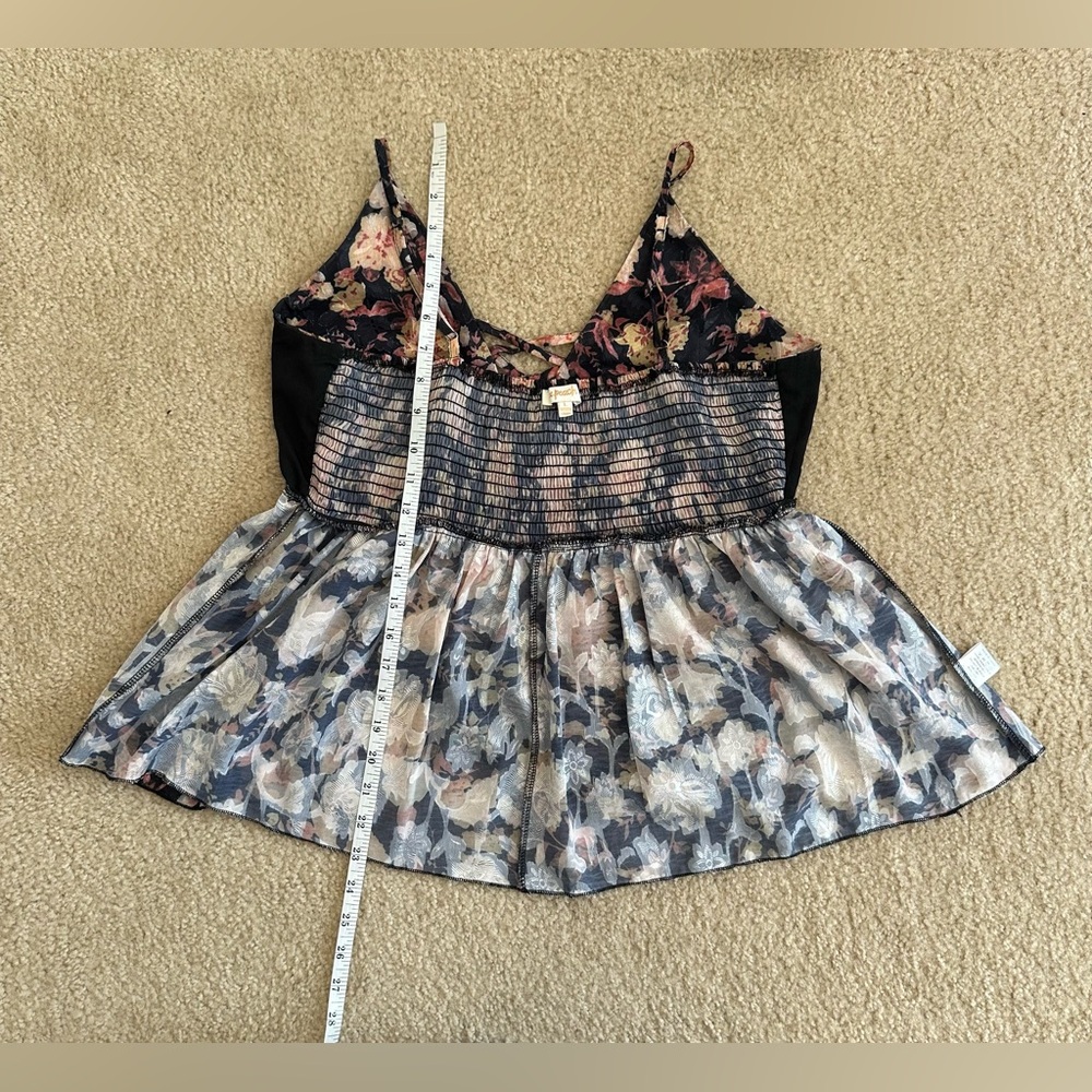 A Peach Women's Black Floral V-Neck Adjustable Spaghetti Strap Tank Large - Picture 2 of 6